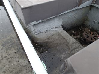 OLYMPUS DIGITAL CAMERA 野田市岩名で行った陸屋根防水調査で排水溝周辺の塗膜の劣化