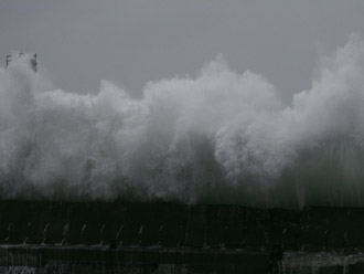 台風による荒波