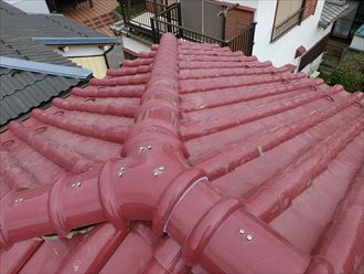 20190903_112118流山市向小金井_棟取り直し工事 流山市向小金で行った棟取り直し工事で棟瓦をSUSビスで固定