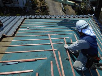 現在、屋根工事中