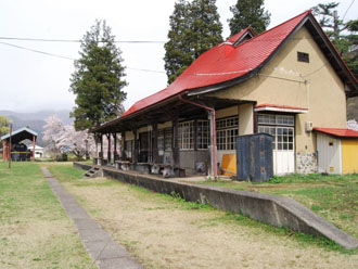 赤いスレート屋根