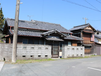 瓦屋根のお家