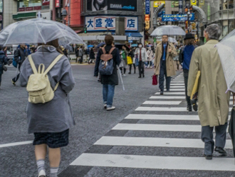 雨の交差点