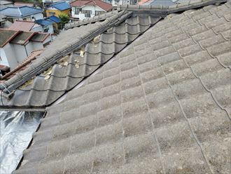 20191003_143023鎌ケ谷市中佐津間_瓦屋根調査 棟の漆喰や葺き土が露出