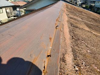 20191212_102222柏市増尾台_スレート屋根調査 棟板金の釘浮きは固定する力が低下しています