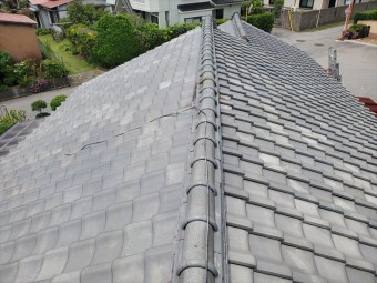 済20190625_105820野田市船形_屋根調査 野田市船形で瓦屋根の棟が歪んでおり崩壊の危険性があります