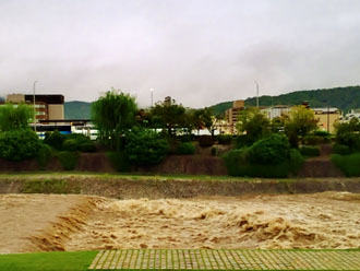 台風後の水路