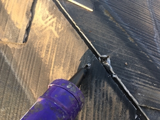 貫板の撤去後の釘穴をコーキング処理