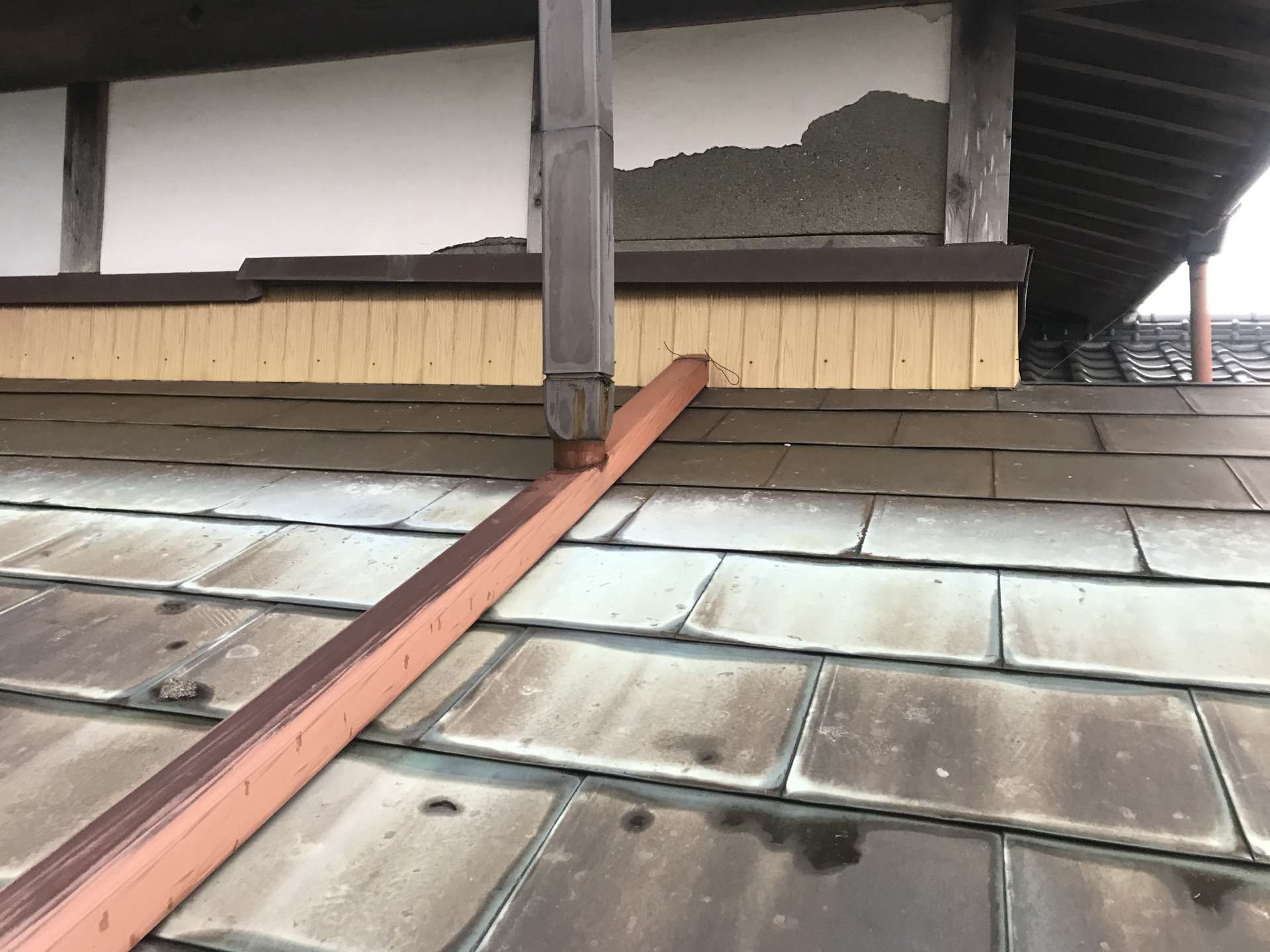 IMG_2649 ベランダ雨漏り調査、モルタル壁