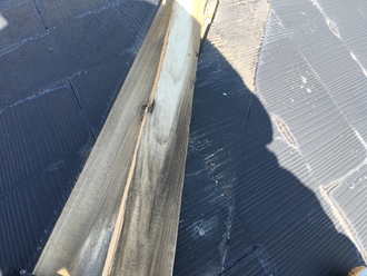 棟板金を固定する貫板が破損