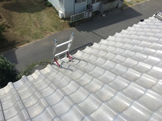 IMG_6165 瓦屋根は滑るので登らないで下さい