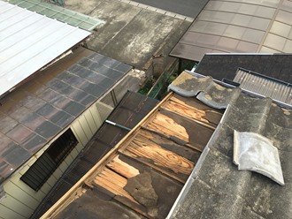 IMG_7240 セメント瓦が剥がれてしまい雨漏りを引き起こした