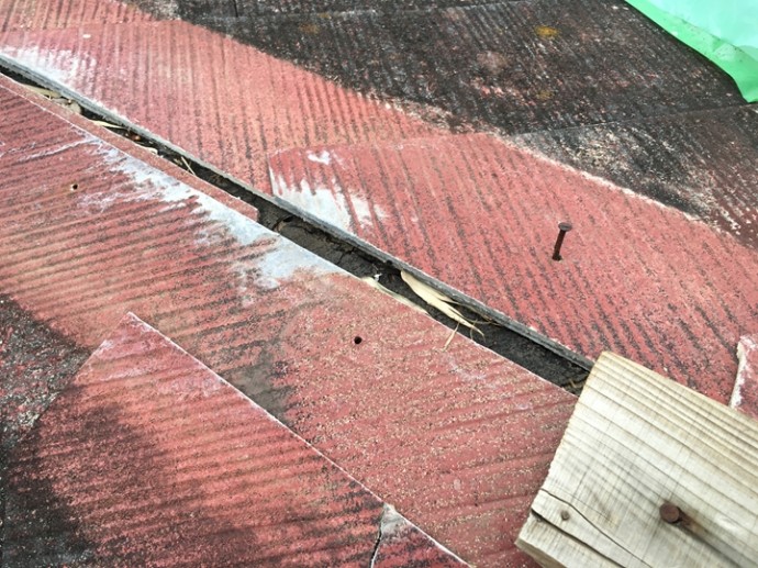IMG_9045 棟板金の隙間から雨漏りの可能性