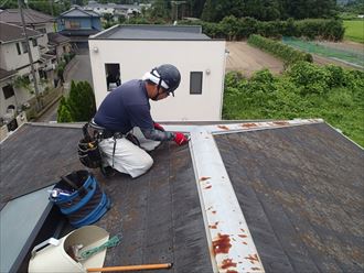君津市 棟板金の取外し