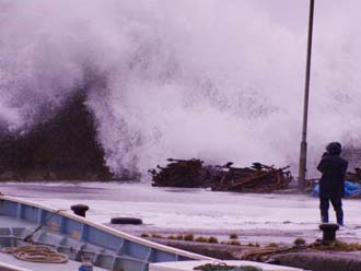 台風接近時の海