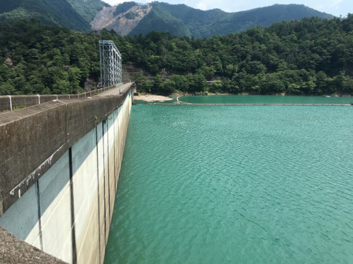 ちょっと水量が少ないダム