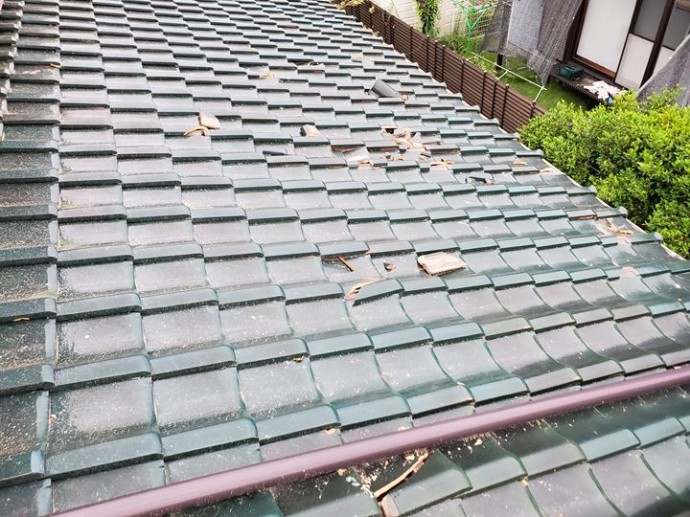 20190913_165927鎌ケ谷市東中沢_台風15号被害瓦屋根調査 鎌ケ谷市東中沢で行った台風15号被害の瓦屋根の調査で下屋根の瓦が多数割れています