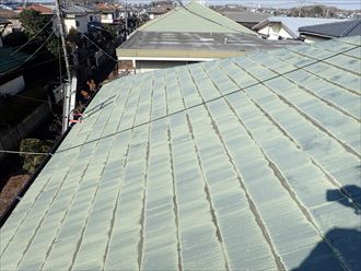 浦安市入船で行ったスレート屋根調査で塗装の劣化により色褪せ