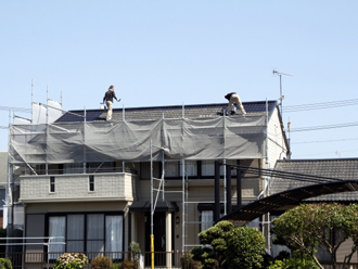 屋根リフォーム中