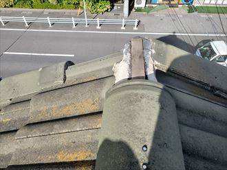 20190923_144850柏市藤心_瓦屋根調査 棟瓦と袖瓦が落下し下地材の垂木が露出