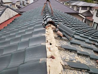 20190913_171516鎌ケ谷市東中沢_台風15号被害瓦屋根調査 鎌ケ谷市東中沢で行った台風15号被害の瓦屋根の大屋根の棟の崩壊