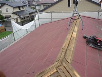 屋根をカバー工法で葺き替える003_R