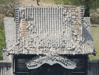 熊本城 震災で瓦落下