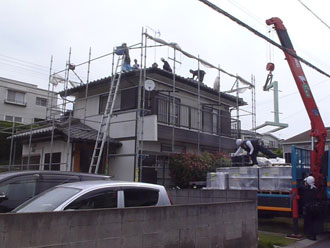 千葉市花見川区　既存瓦撤去　クレーン使用