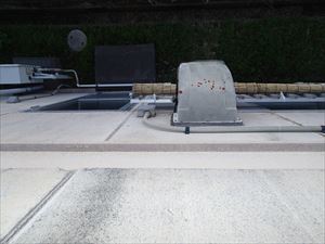 サッシ枠からの雨漏り　外壁コーキングの劣化　市川市 (1)_R.JPG