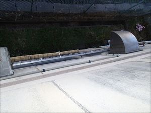 サッシ枠からの雨漏り　外壁コーキングの劣化　市川市 (2)_R.JPG
