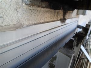 サッシ枠からの雨漏り　外壁コーキングの劣化　市川市 (3)_R.JPG