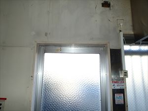 サッシ枠からの雨漏り　外壁コーキングの劣化　市川市 (7)_R.JPG