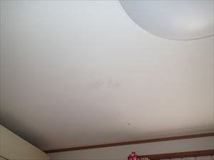 バルコニーから雨漏り　室内天井に雨染み　市原市北方 (3)_R.JPG
