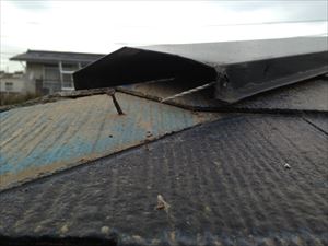 屋根の棟包み板金欠損箇所.JPG