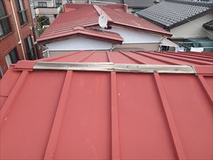 金属屋根材　棟板金飛散　流山市野々下 (2)_R.JPG