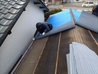 君津市　倉庫屋根の葺き替え工事009_R.JPG