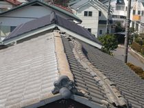 習志野市　震災被害　屋根瓦.jpg