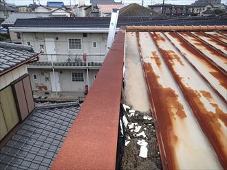 千葉市　金属屋根の腐食001_R.JPG