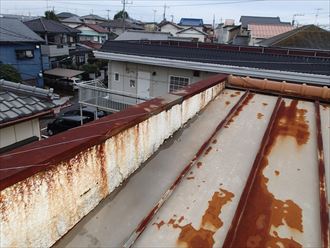千葉市　金属屋根の腐食002_R.JPG