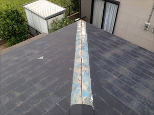 袖ケ浦市横田屋根棟板金の飛散.JPG