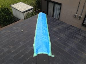 袖ケ浦市横田棟包み屋根板金の雨養生完成.JPG