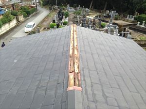 袖ケ浦市福王台の屋根リフォーム調査_二階屋根の鉄板飛散.JPG