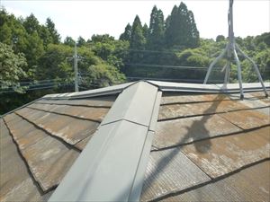 棟板金が大きく剥がされていました。　強風被害　成田市寺台 (3)_R.JPG