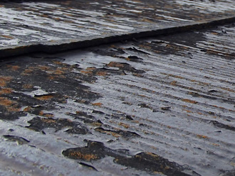 千葉市緑区　屋根塗装　外壁塗装　カラーシミュレーション　バルコニー防水　点検　屋根の表面の剥がれに苔発生