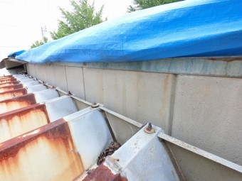 工場や倉庫によく使われる折板屋根のメリット デメリット